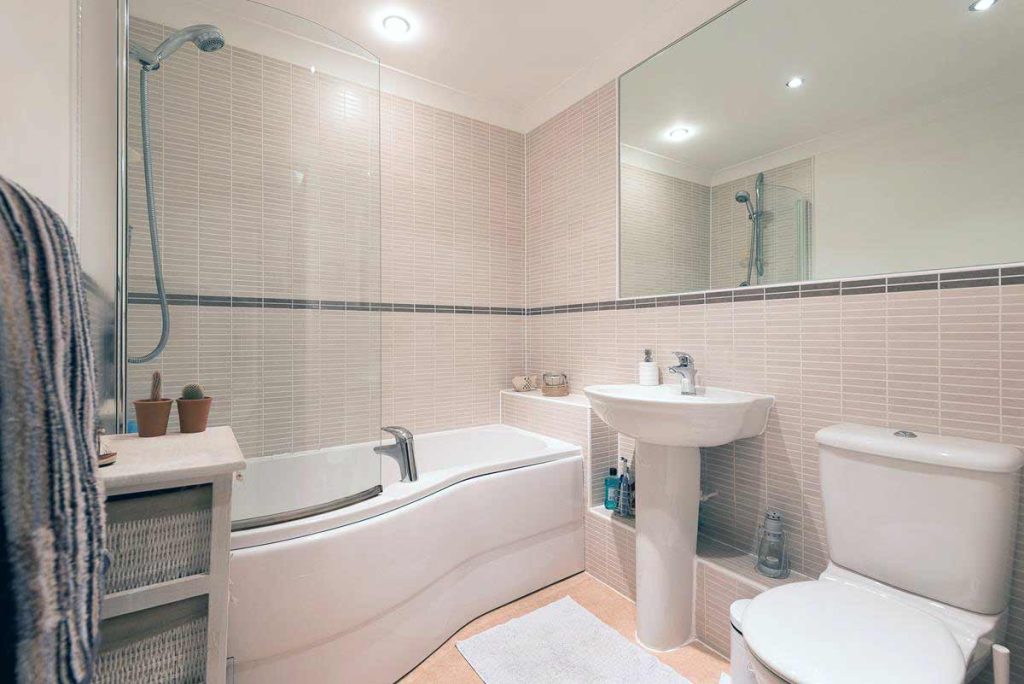 Property to Rent bathroom example in a Namas Property Management property in Stoke on Trent